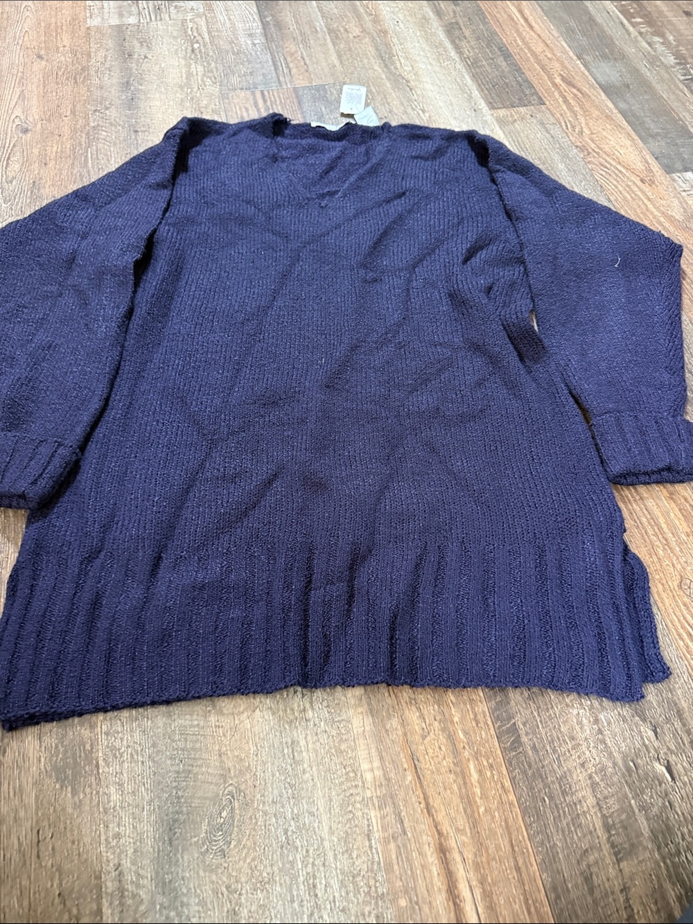 Carolyn Taylor V-Neck Pullover Sweater in Plum